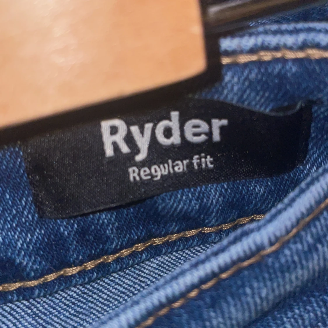 Mörkblåa jeans från Solid. - 92