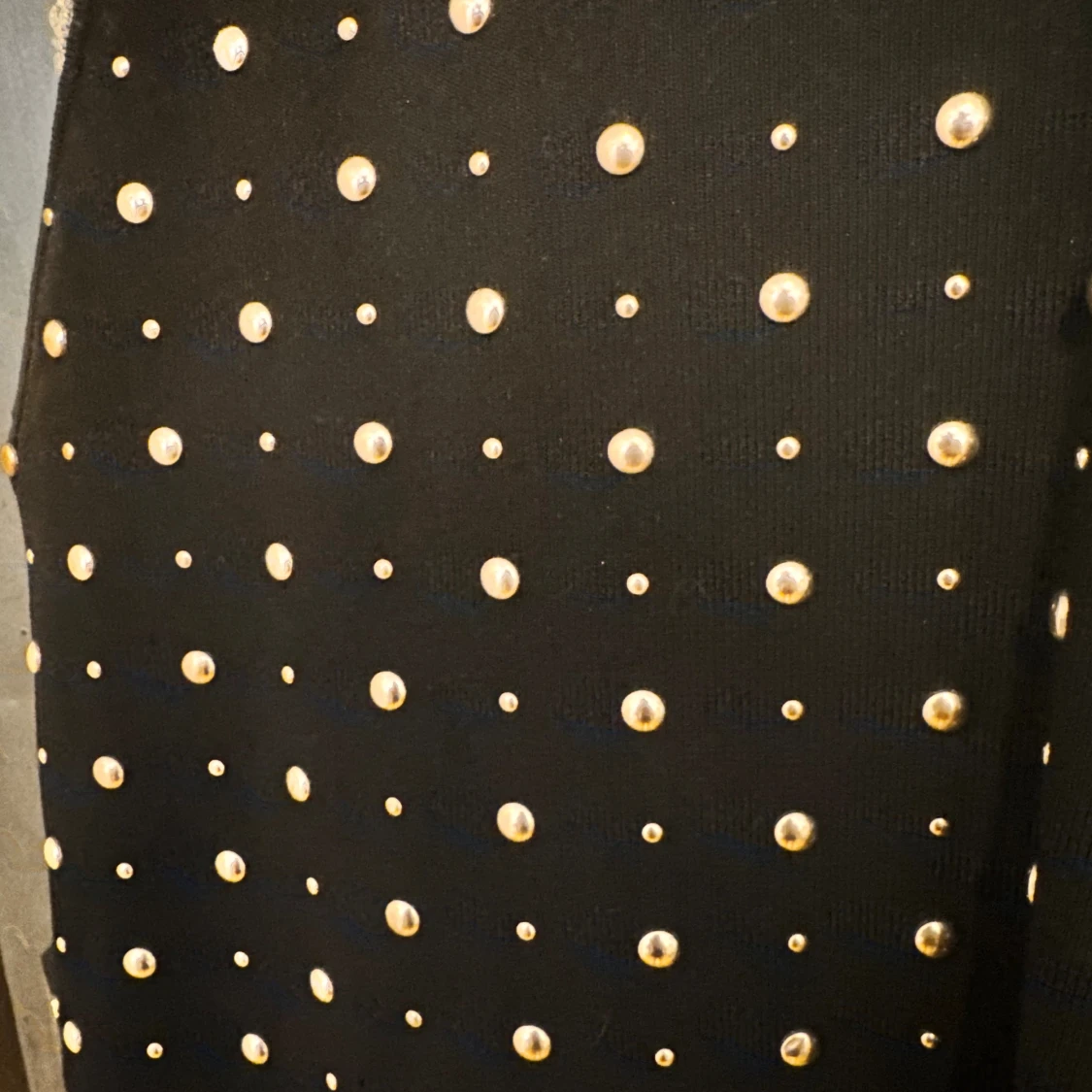 Svart ärmlös topp med pärlor från Zara - 91