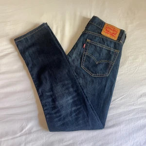 Levis 511 jeans 31/32 - Levi’s jeans 511 i färgen blå. Storlek 31/32 och i mycket fint skick. Nypris 1199, köp för endast 349kr.