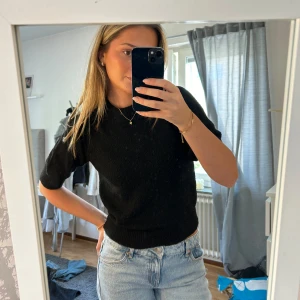 JDY stickad tröja - Jätte fin stickad tröja med trekvarts ärmar💕