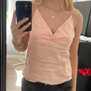 Linne - Säljer detta linne från mango. Tyget är 100% linen. Färgen på linnet i verkligheten stämmer bäst in med första bilden.