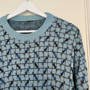 Stickad tröja  - Köpt second hand i Oslo, Oversized och mysig!