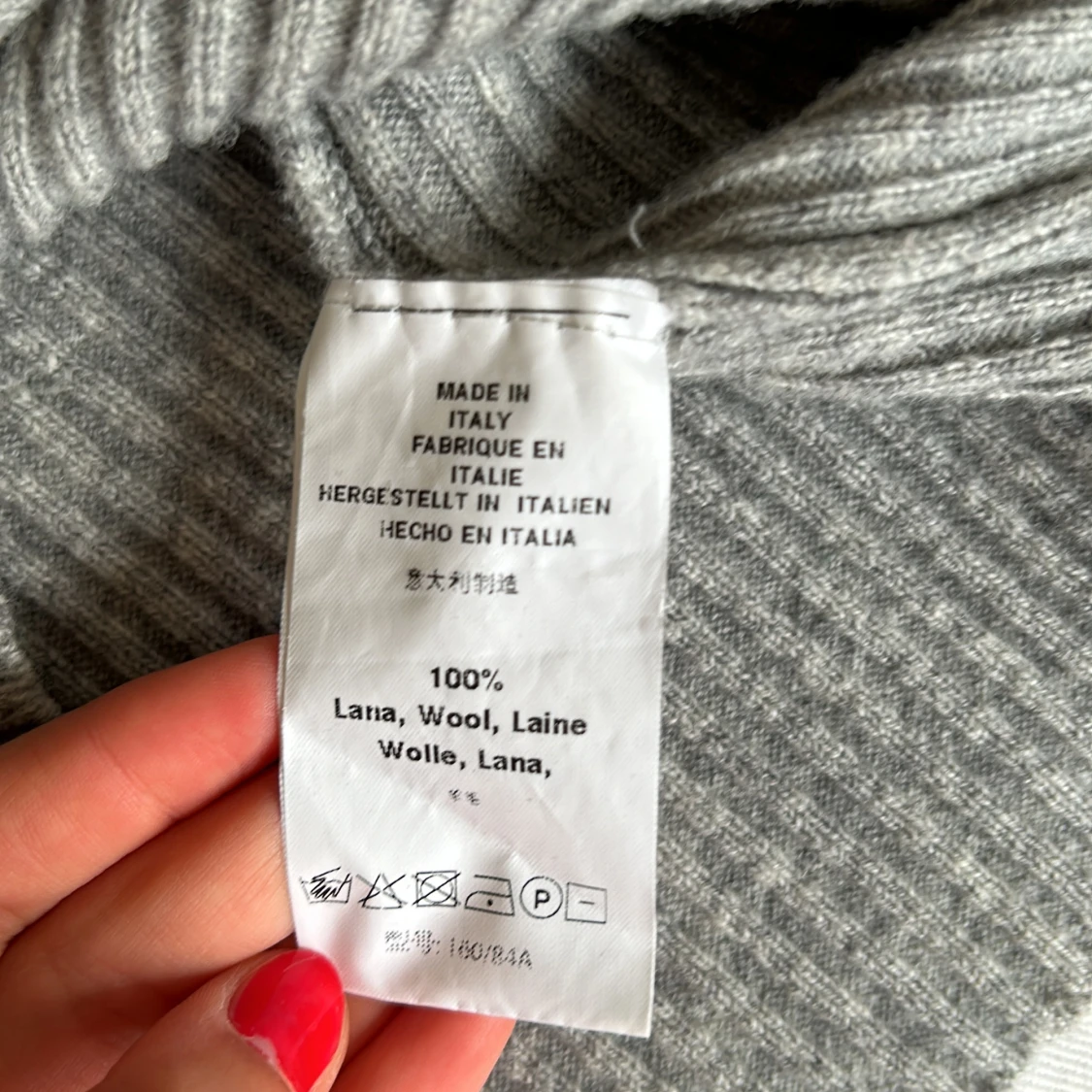 Grå tjocktröja  - 91