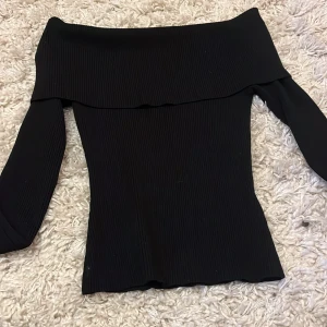 Snygg off-shoulder tröja - Aldrig använd
