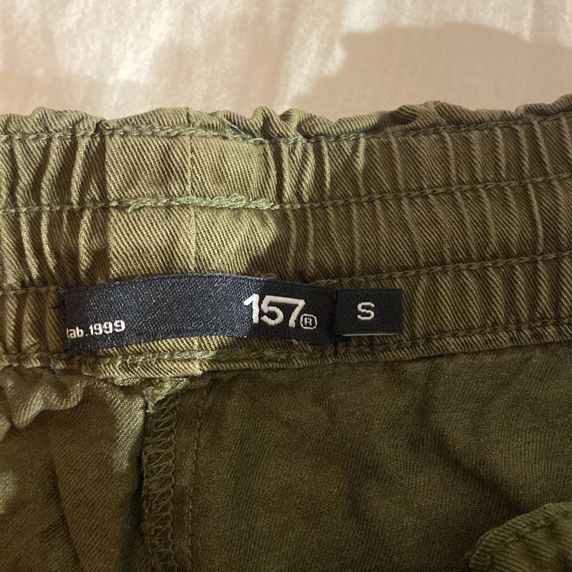 Olivgröna shorts från Lager 157 - 91