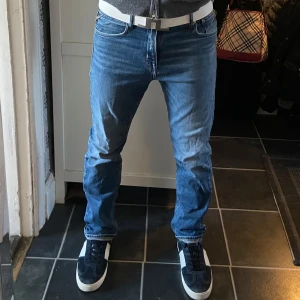 Replay jeans  - Hej! Säljer ett par blåa jeans från replay | Modell: Thad | Storlek: 166 cm, 16 A, passar även längre | Defekter: Hål i höger ficka, annars helt felfria | Pris: 350 kr | Bara att höra av sig vid frågor! Mvh Viktor Ekholm 