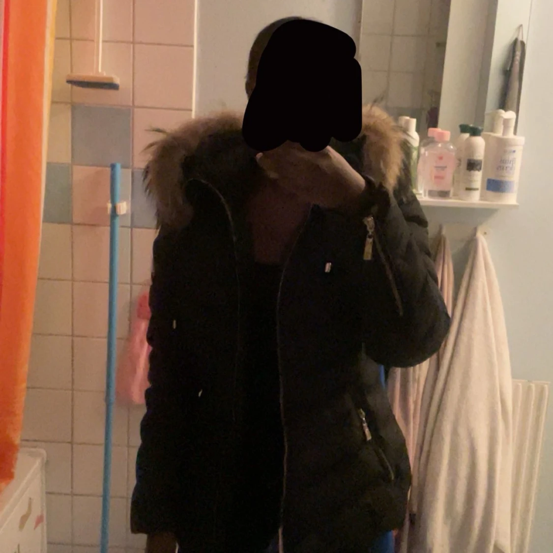 svart hollies jacka stockholm med äkta päls. - 92
