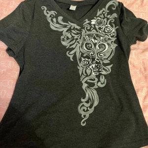 Affliction t-shirt - Väldigt bekväm, från ROMWE