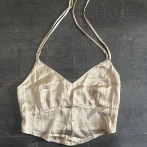 Topp champange - Superfin festtopp från NA-KD💕