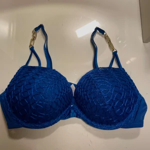 Intimissimi BH - Köpt för något år sen men aldrig använt den. Storlek 70B med lite push up.