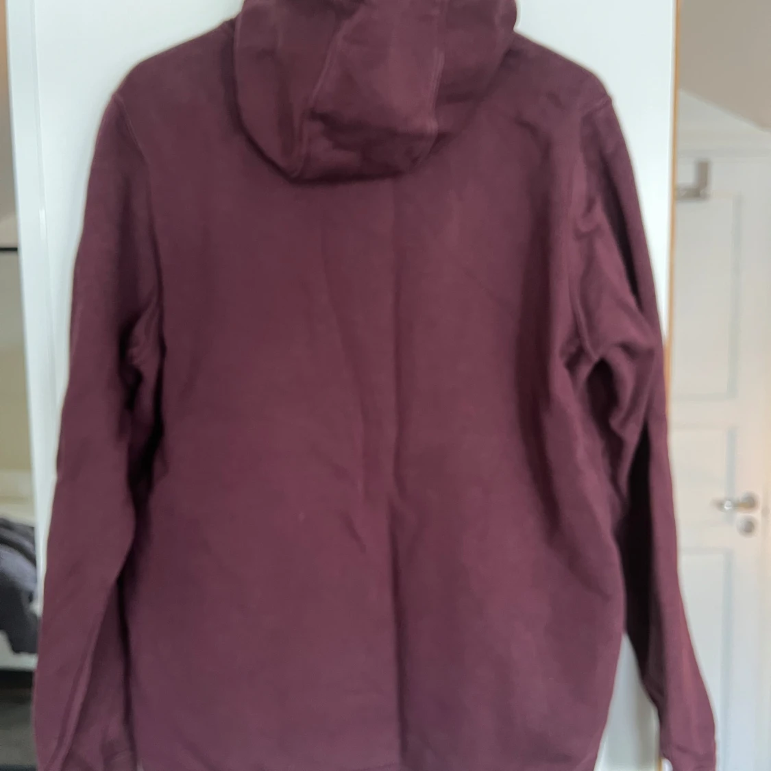 Vinröd hoodie från Nike - 90