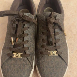 Michael Kors skor  - Michael Kors skor i storlek 41, använda fåtal gånger 