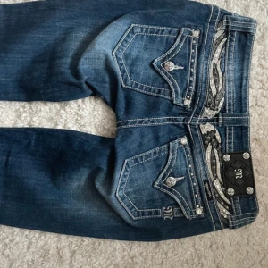 Miss me jeans  - Intresskoll på minna miss me’s.  ❤️❤️ skriv om funderingar och kolla gärna in andra jeans jag säljer 🩷