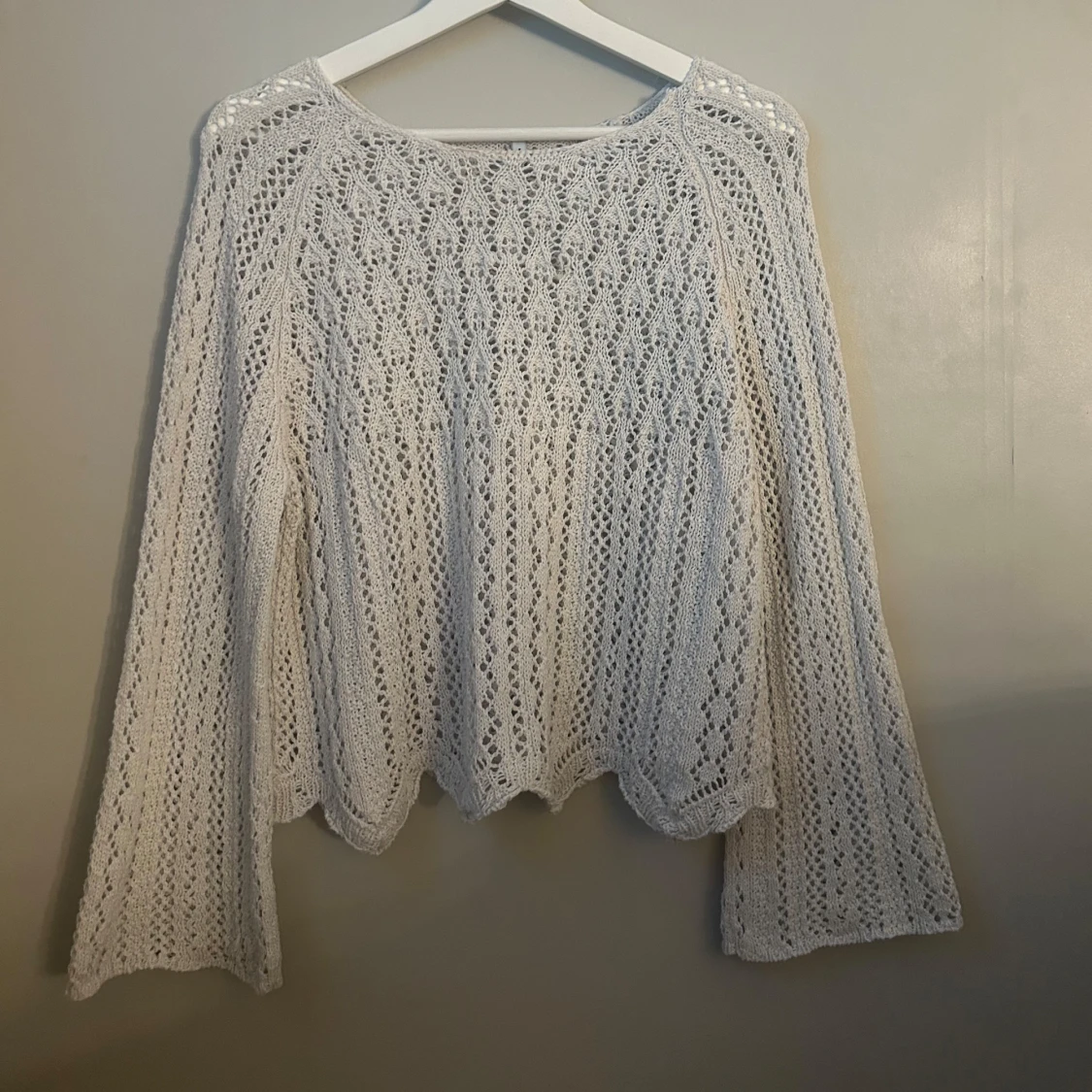 Vit stickad tröja