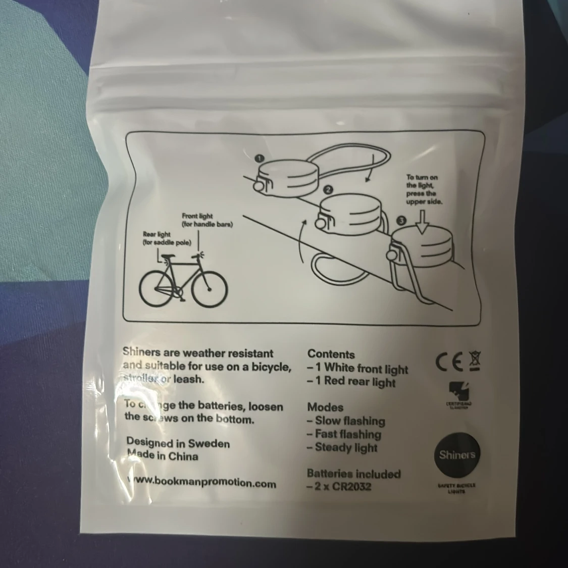 Ljus reflex med röd o vit färg  - 1