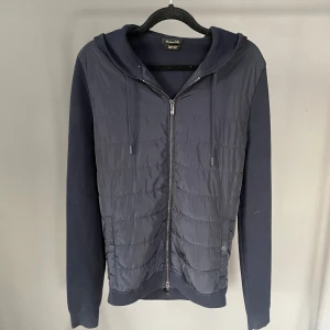 Massimo dutti cardigan - Ritkgit snygg massimo dutti cardigan, passar storlek S. Bra skicka utan skavanaker