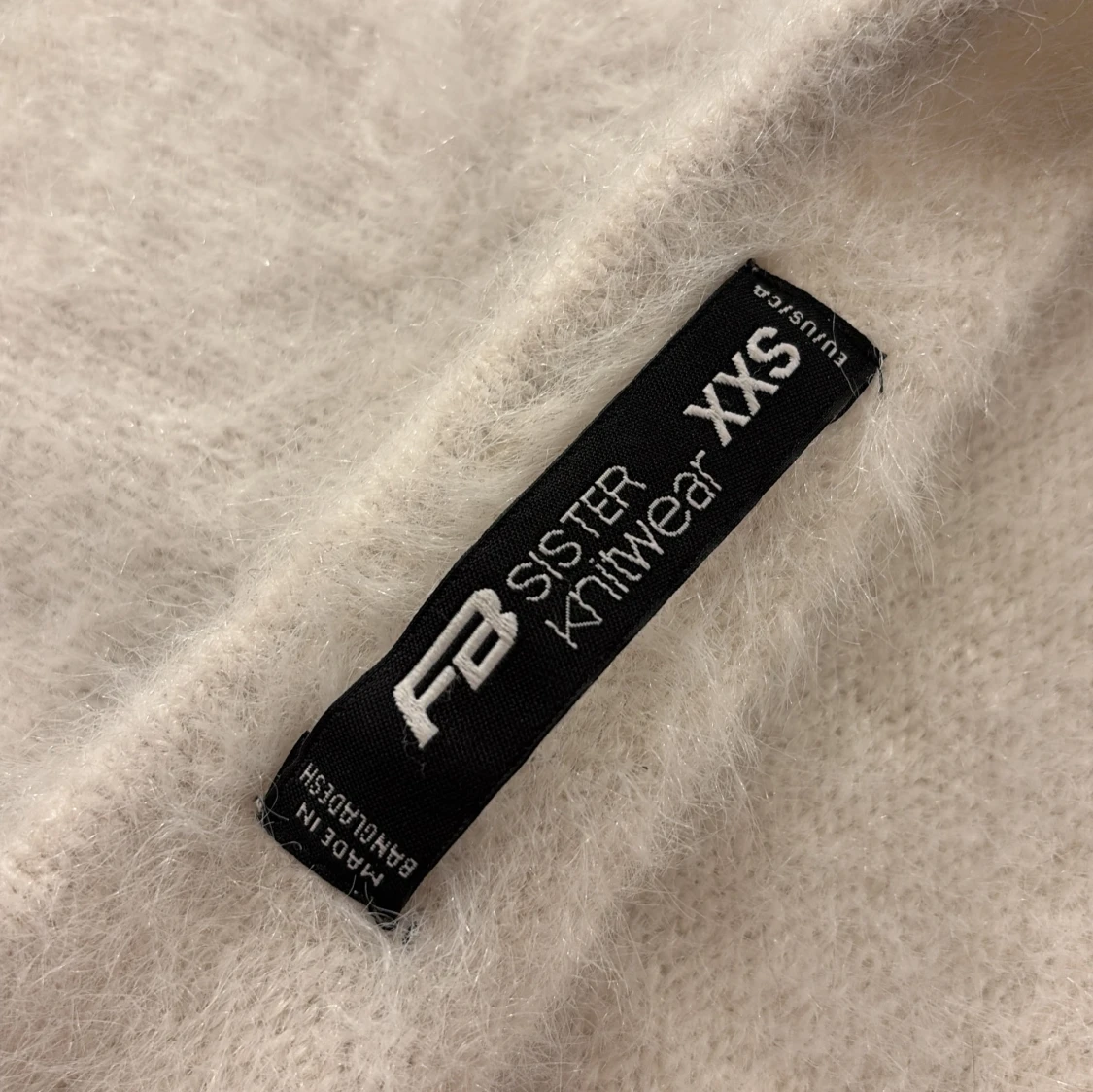 Vit fluffig linnetopp från FB Sister - 2