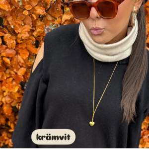 Krämvit buff i stickad viskos mix 