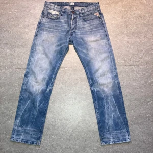 Replay jeans - Tunga replays med en sjuk fade, ett par från personliga garderoben och säljer då de inte passar min stil längre. Hör av vid frågor! 31/31 42 cm midja 105 längd, 21 öppning och 75 ish inseam. Kolla in profilen för mer