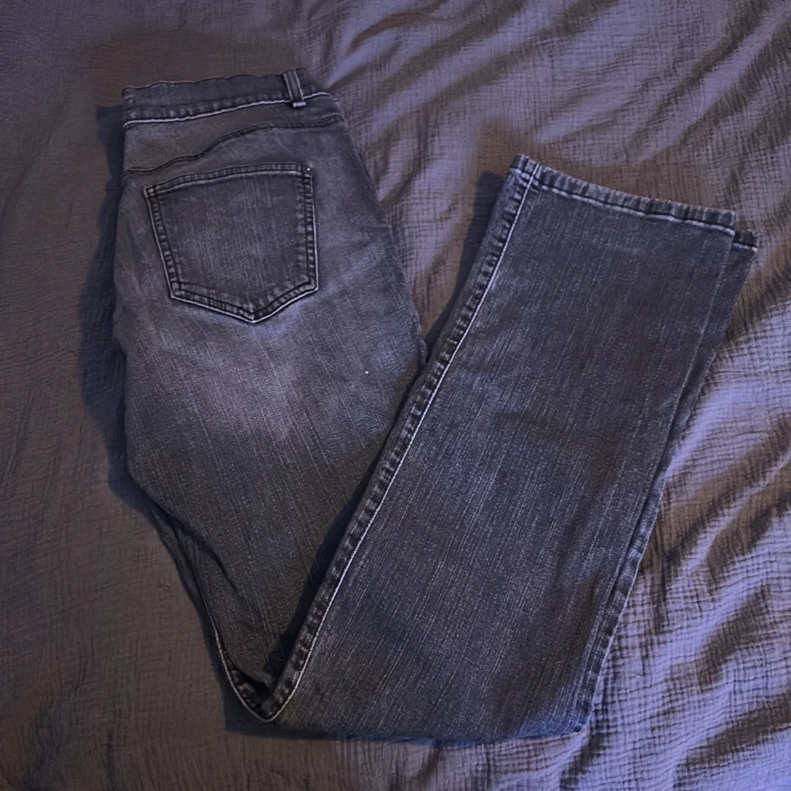 Grå jeansbyxor