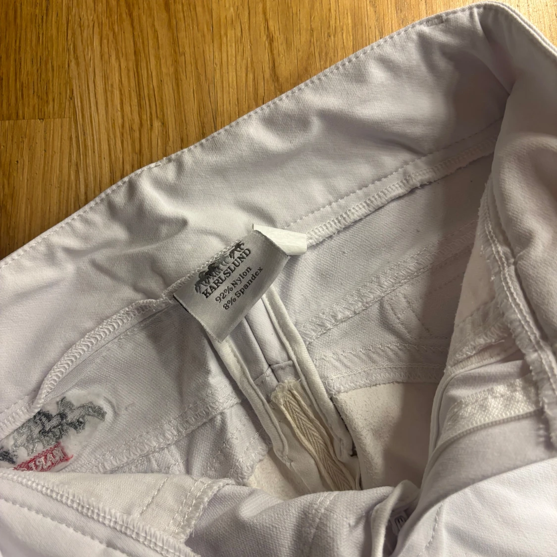 Vita ridbyxor från Karslund - 2