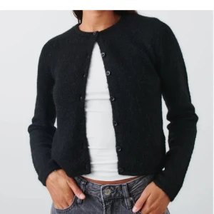 Svart kofta från Gina - Snygg svart kofta från Gina 💕