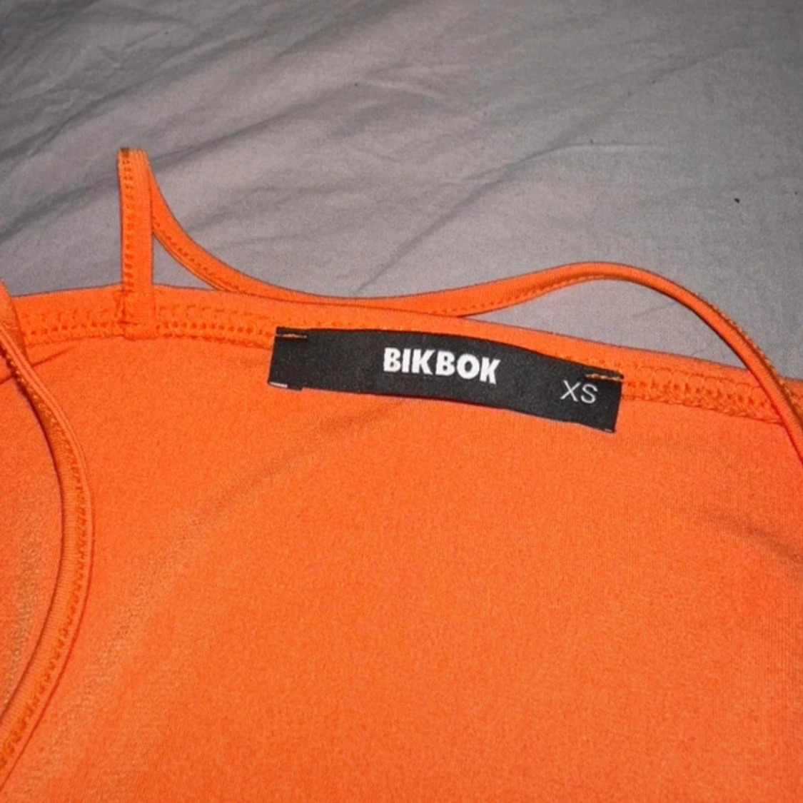 Orange långärmad klänning - 3