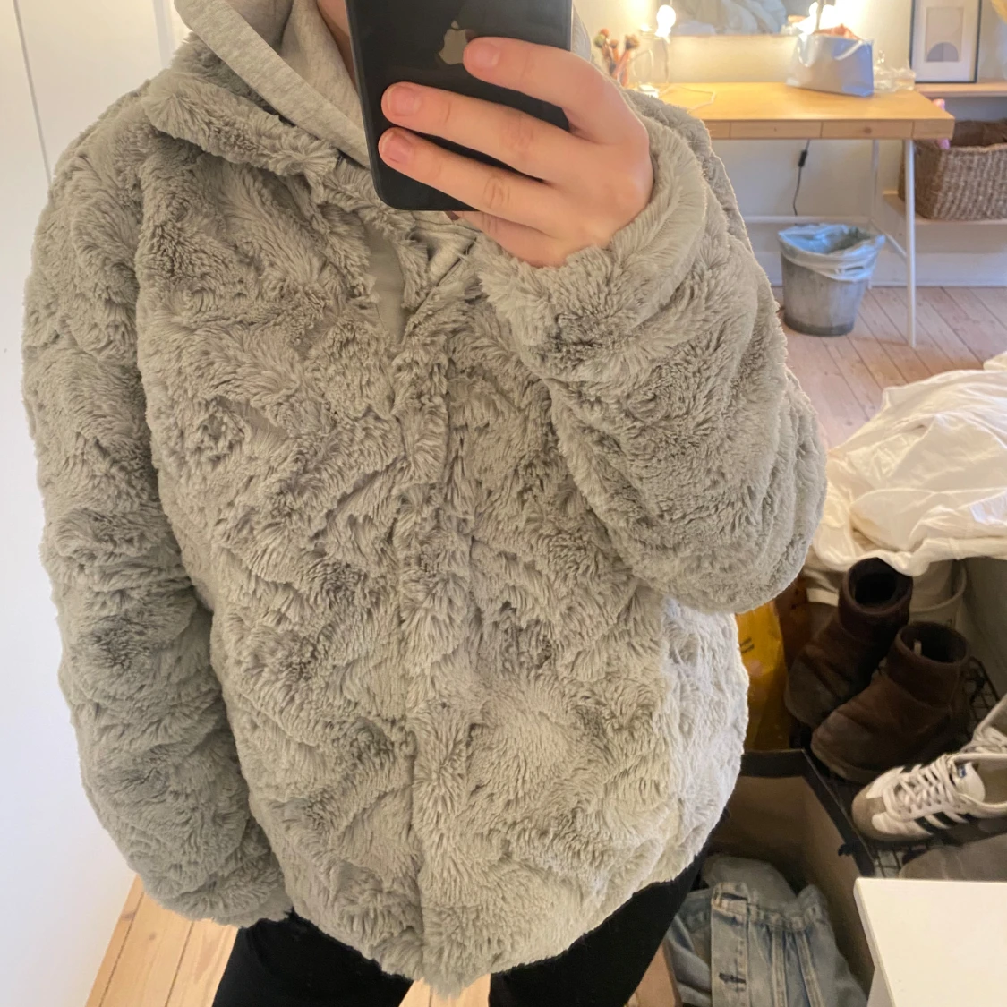 Grå pälsjacka 