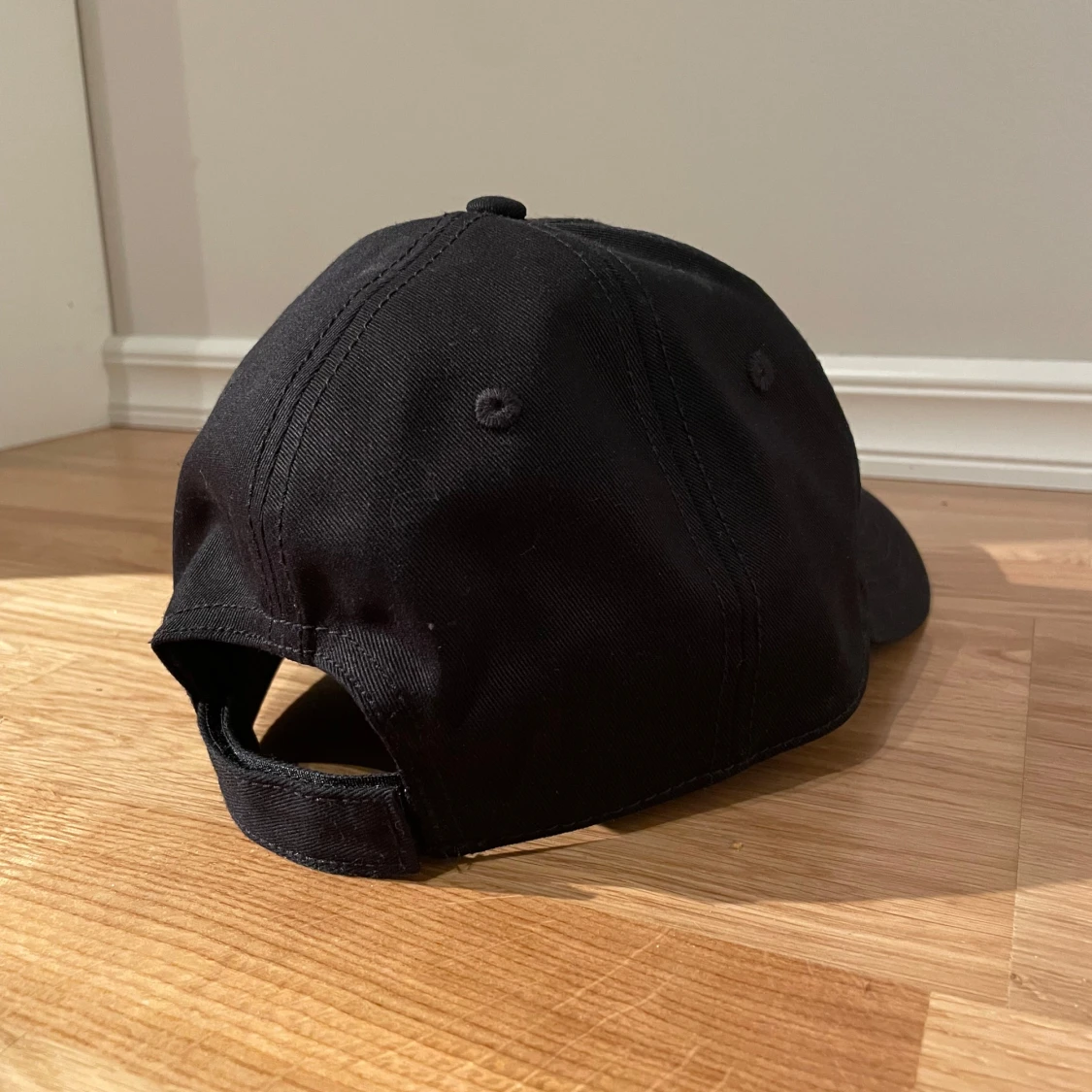 Svart keps men tryck - 1