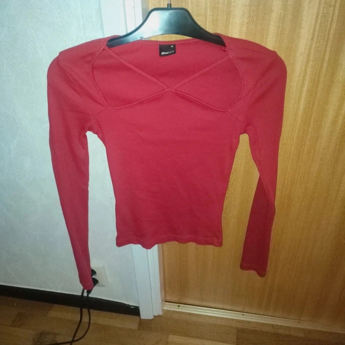 Röd långärmad topp från Gina Tricot