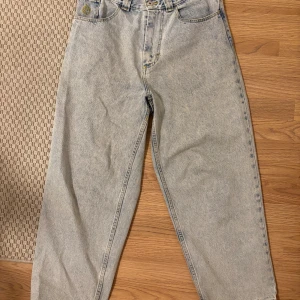  Big Boy jeans - Baggy jeans från polar (Big Boy) i storlek S. Säljer de pga min styl , men annars de är mina favorita❤️ Känns såå komfortabelt på kroppen. Köpte de i Junkyard för 1350 kronor 
