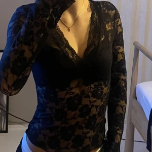 Spets topp - Super snygg spets topp från gina som tyvär aldrig kommit till användning, storlek S🩷🩷 nypris 300kr