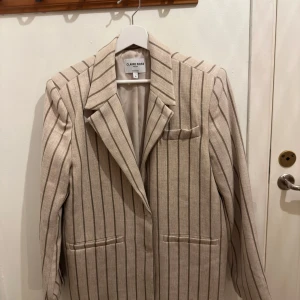 Randig blazer - Randig blazer från Na-kd, aldrig använd och i nyskick!