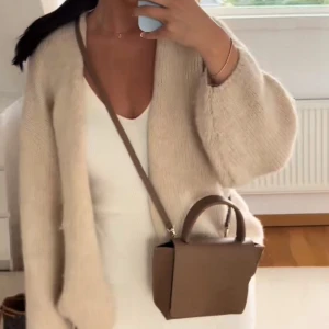 kofta - jätte snygg och populär kofta ifrån lindex, använd max 5 gånger