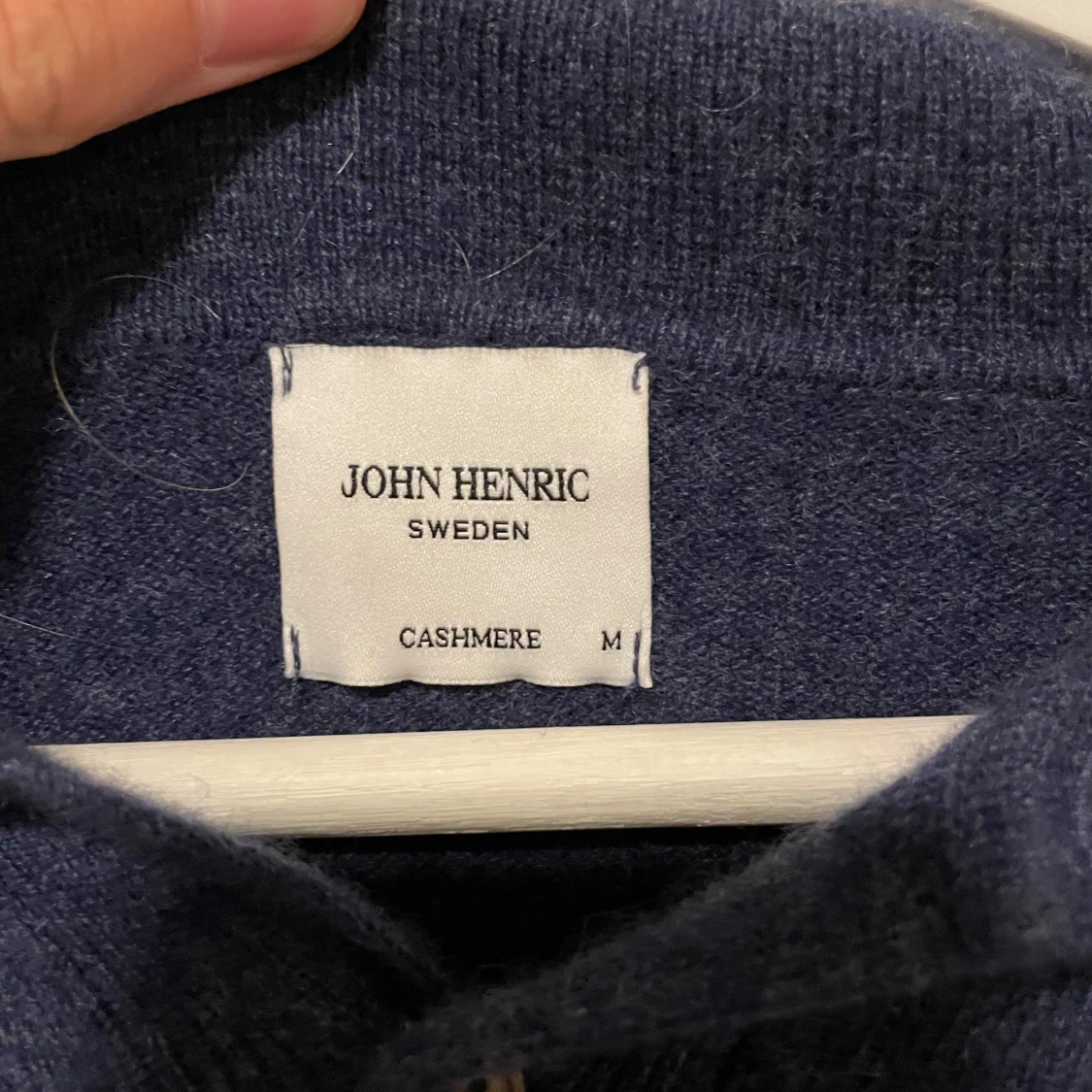 Mörkblå kashmirtröja från John Henric - 91