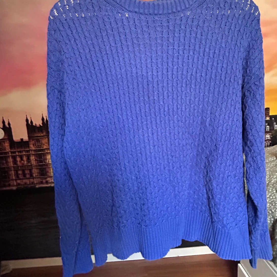 Blå stickad tröja