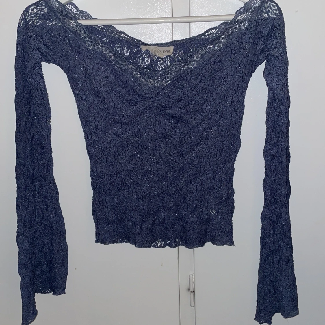 Blå spetsblus från Urban outfitters  - 90