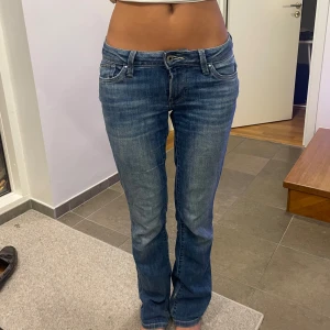 Pepe jeans  - Skit snygga lågmidjade bootcut pepe jeans! Använda men ändå bra skick😗+ stretch i obs finns ett litet hål i sidan men inget som man tänker så mycket på! 