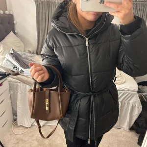 Vinterjacka  - Aldrig använd ifrån Nelly prislappen kvar köpt för också 799kr🩷