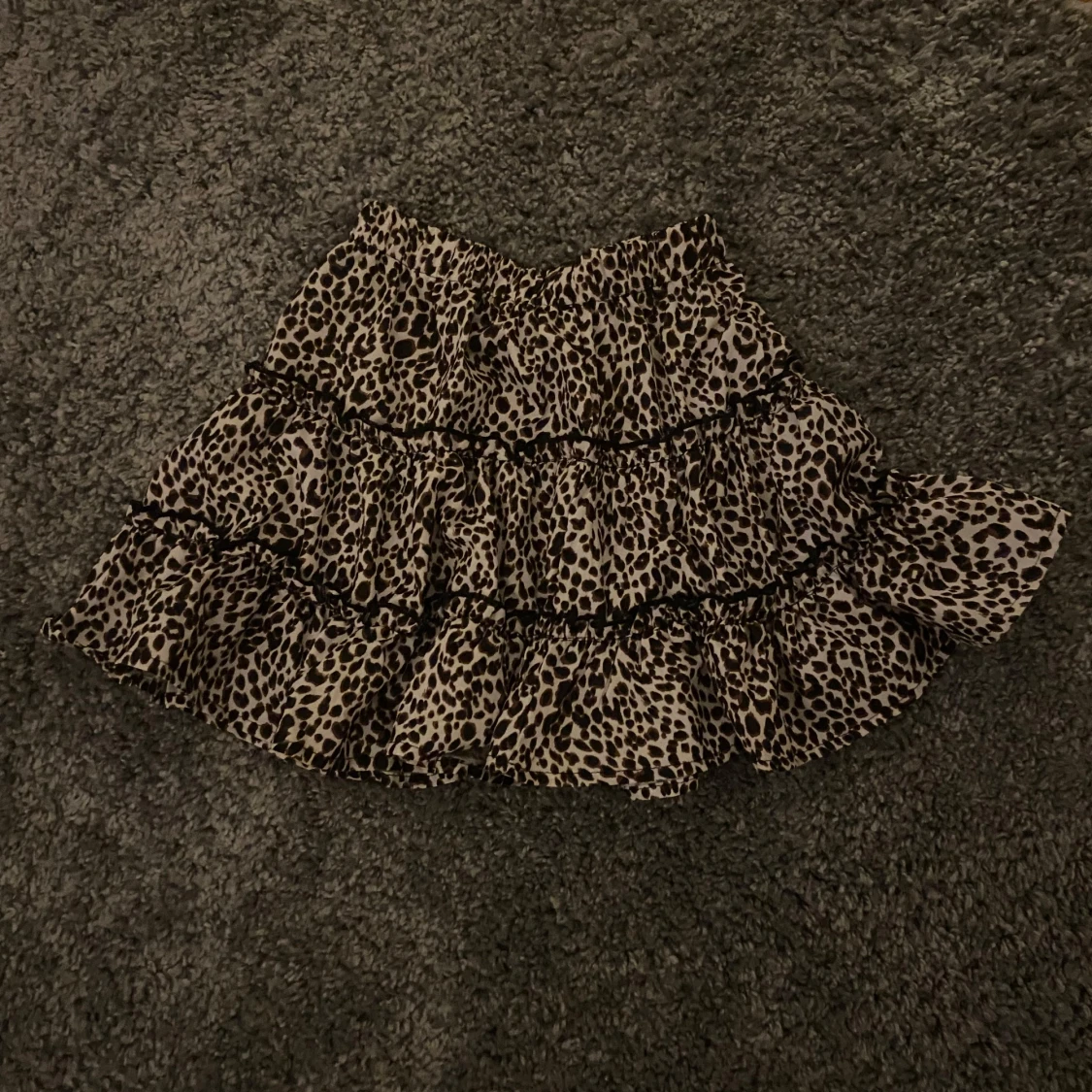 Leopardmönstrad volangkjol