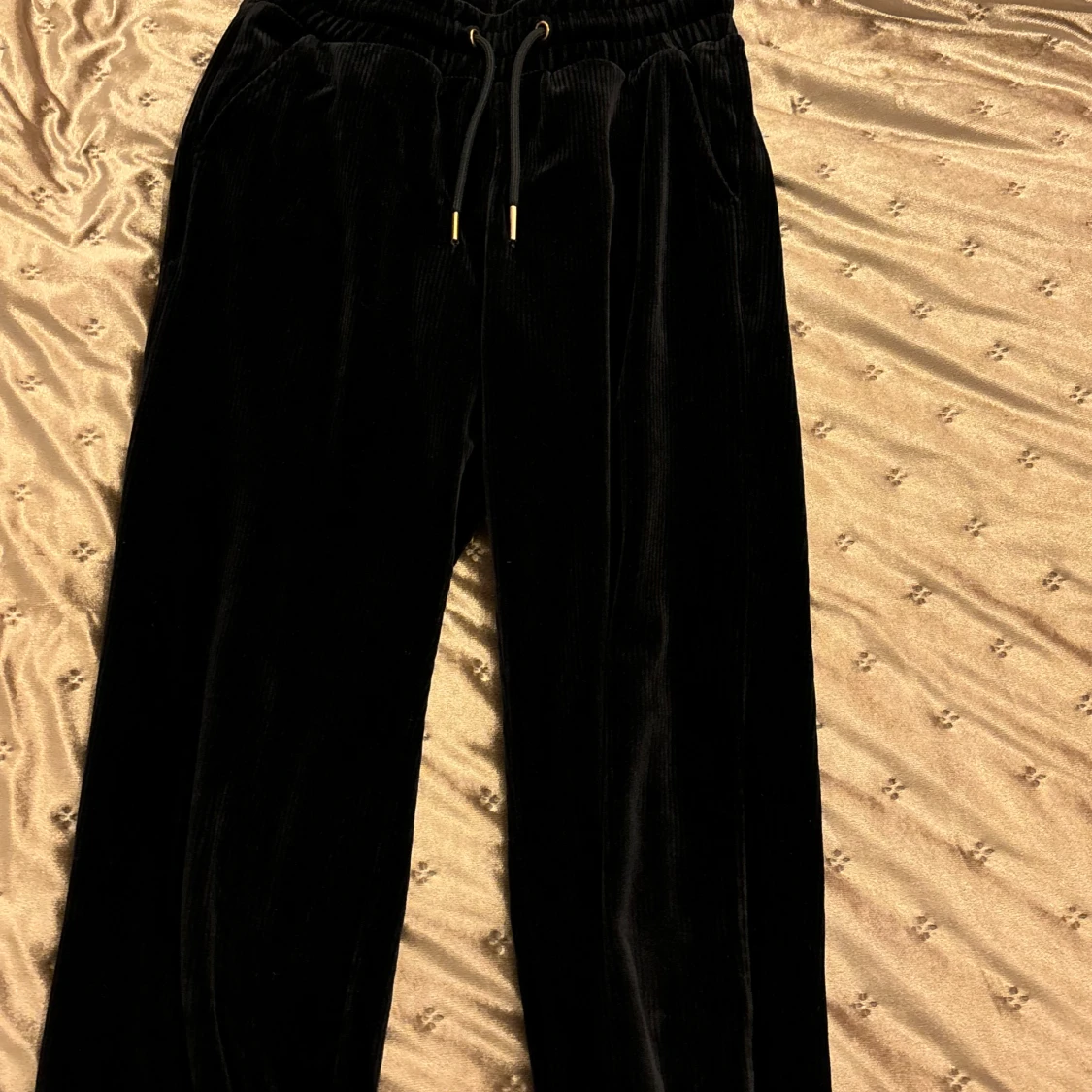 Svarta manchesterbyxor med snörning - 90