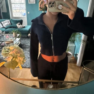 Kofta från Les Coyotes  - Superfin kofta från ett fint märke. Knappt använd. 