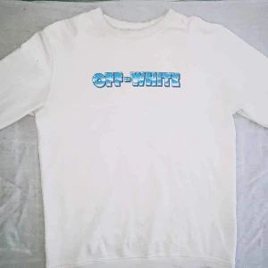 Off-White Limited Edition tröja!  - Kostar mellan 4900-5500kr ny. Den är använd men i pergekt skick. Pris kan diskuteras vid snabb affär! Mvh :) 