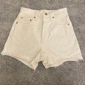 Jeans shorts  - Jeans shorts i bra skick. 