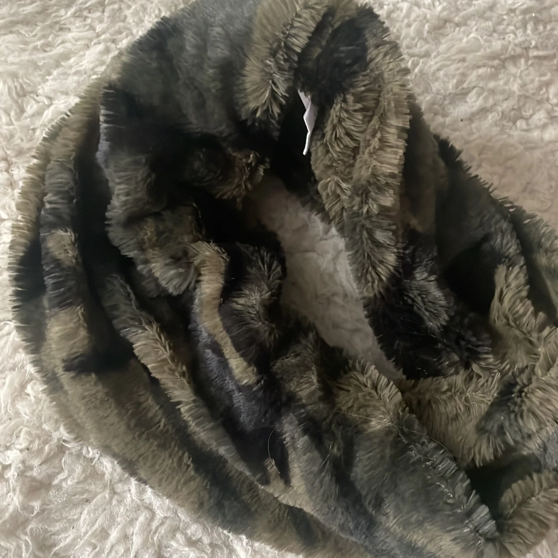 Mjuk halsduk i kamouflagemönster - 92