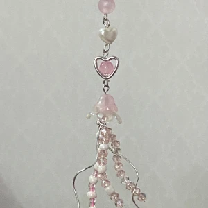 Handgjort jellyfish nyckelring  - Handgjord Jellyfish nyckelring som är 100% handgjord av mig! Tryck ej på köp nu utan att fråga! Swish betalningar går också bra! 