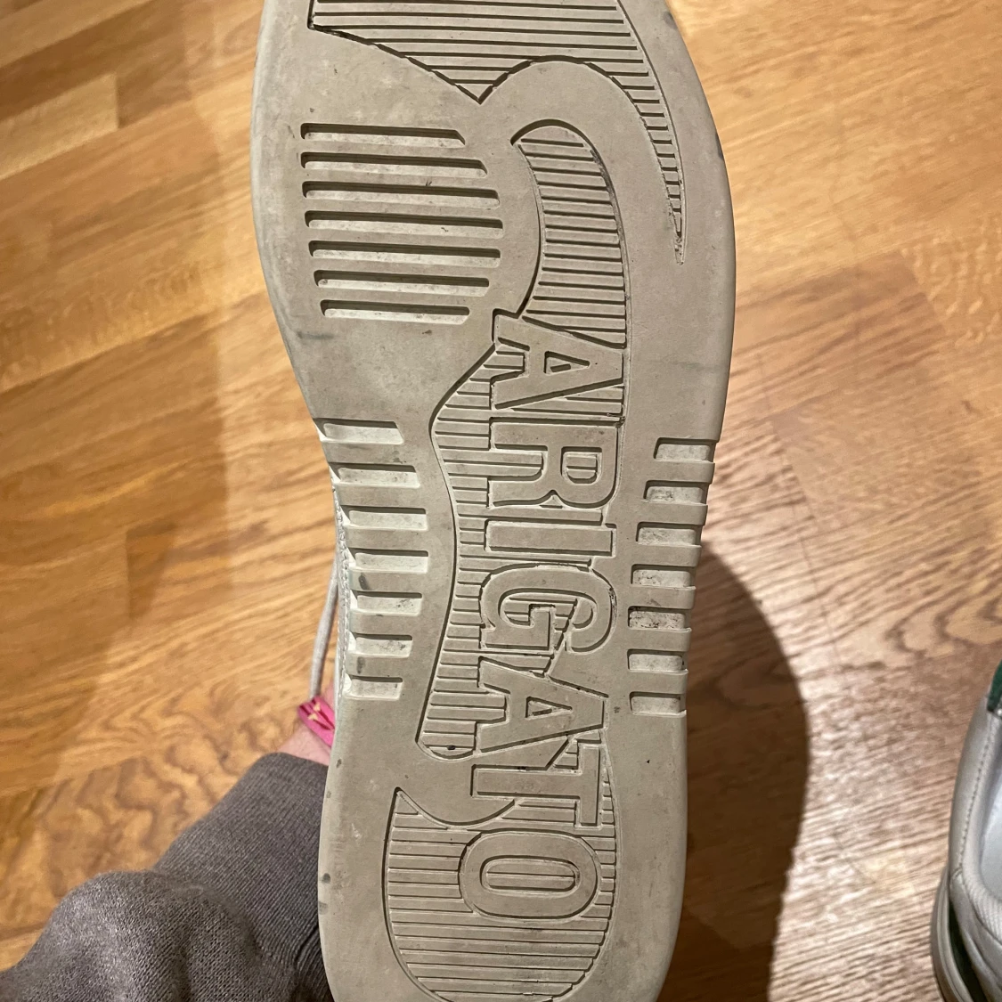 Grönvita sneakers från Axel Arigato - 92