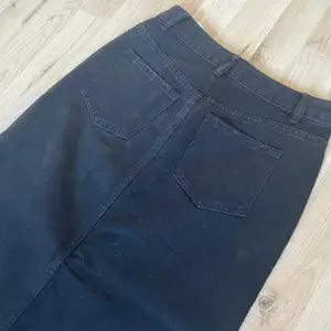 Oanvänd jeans kjol 