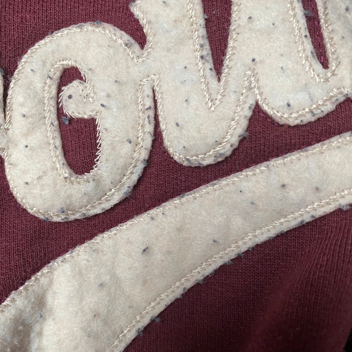 Vinröd sweatshirt med tryck - 91