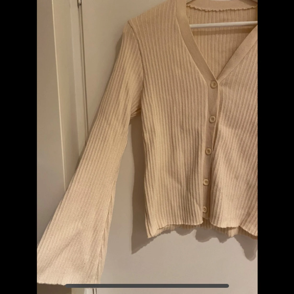 Beige ribbad kofta - 90